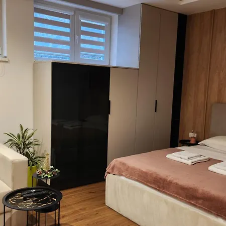 Dobrinja--big Bathroom-free Parking Daire *