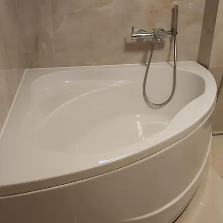 Dobrinja--big Bathroom-free Parking * Sarajevo