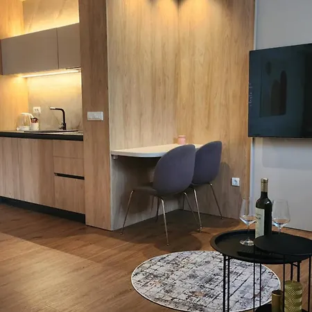 Dobrinja--big Bathroom-free Parking Daire