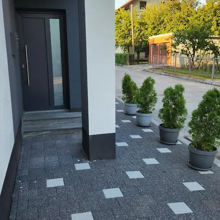 Dobrinja--big Bathroom-free Parking * Sarajevo